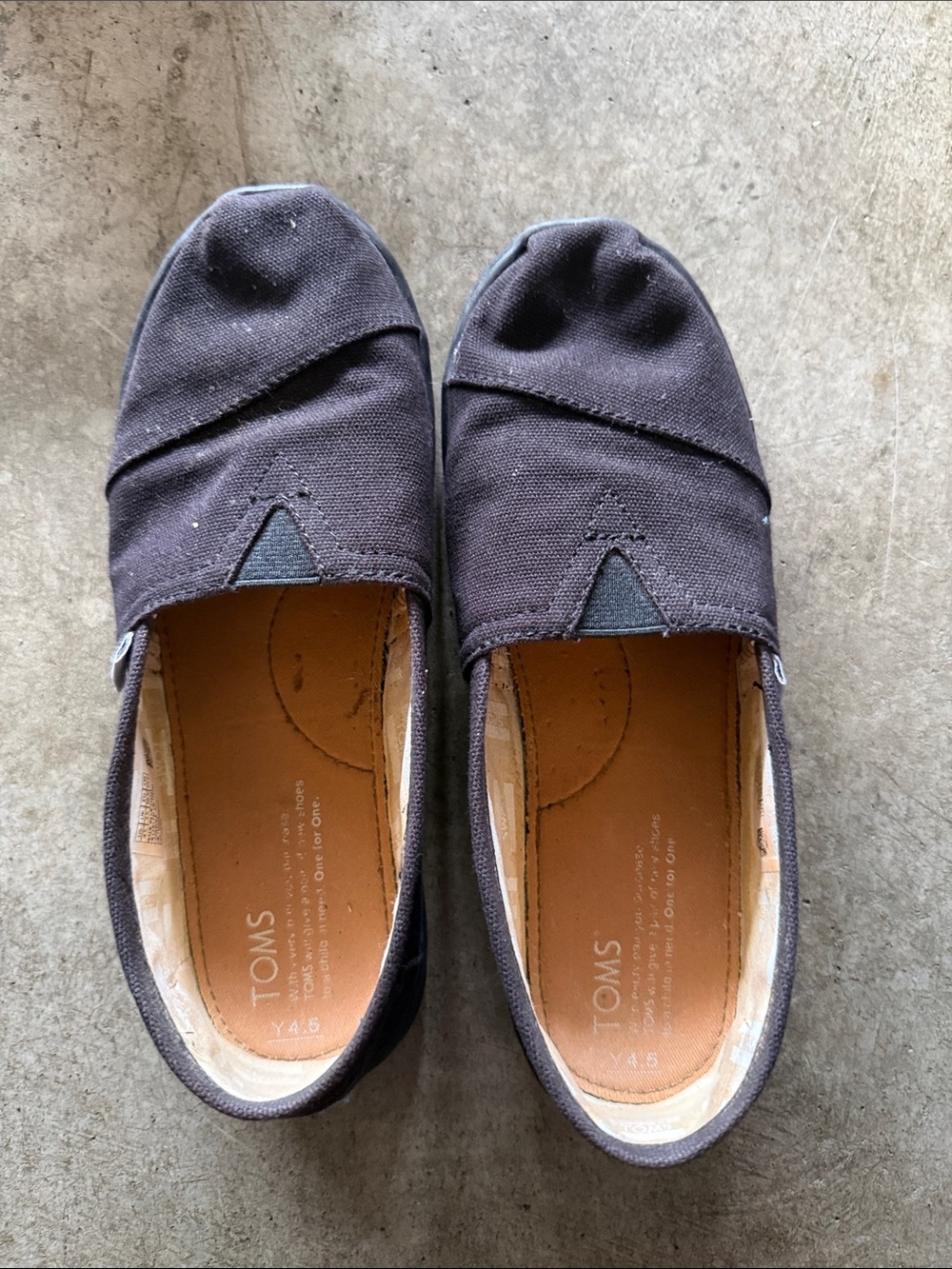 Tom’s Classic Slip-On Shoes in Black Canvas